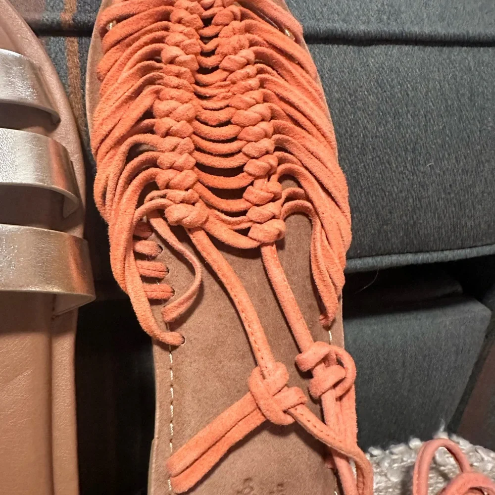 3 for 1 cute sandals! Size 9-9.5 - Picture 10 of 12